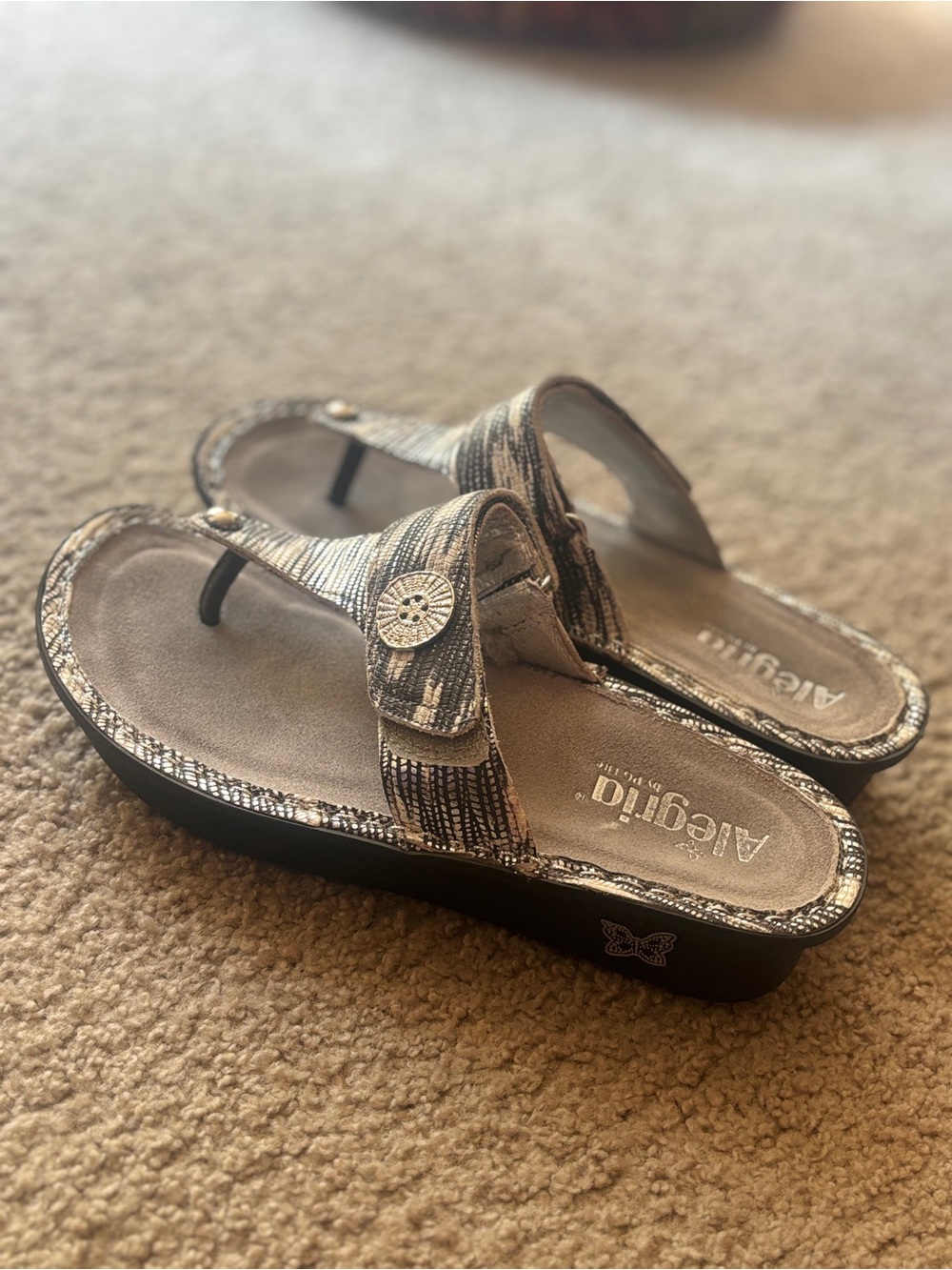 Alegria Y2K Metallic Silver Pattern Platform Sandals